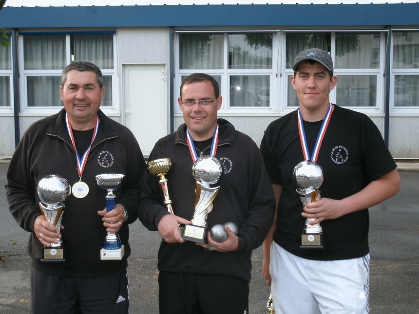 CHAMPIONNAT TRIPLETTES SENIORS  2011:LA CHAUSSEE CHAMPION 