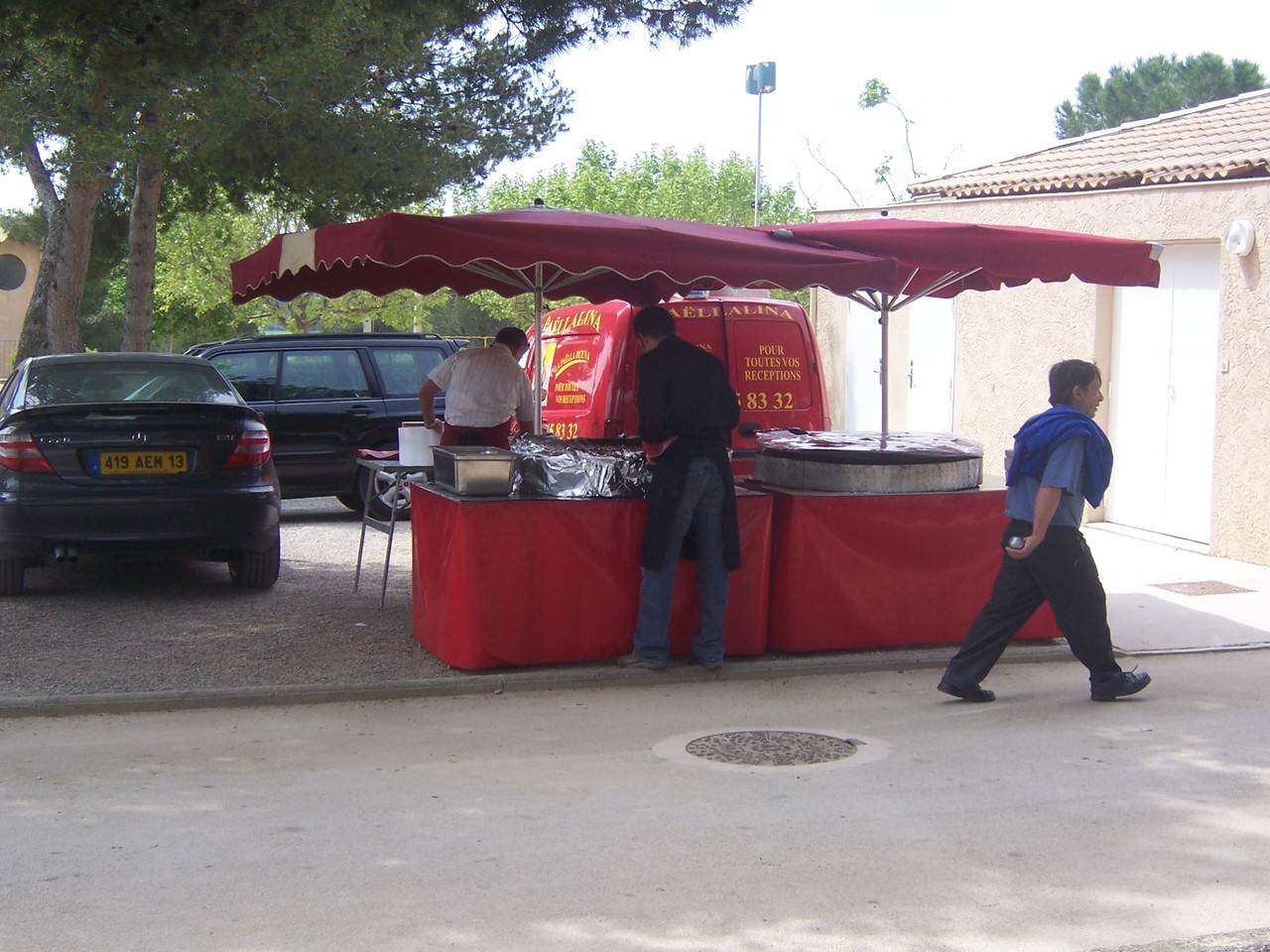 08-05-2009 Le traiteur chargé de la préparation de la paëlla 002.jpg 08-05-2009 Le traiteur chargé de la préparation de la paëlla 002.jpg