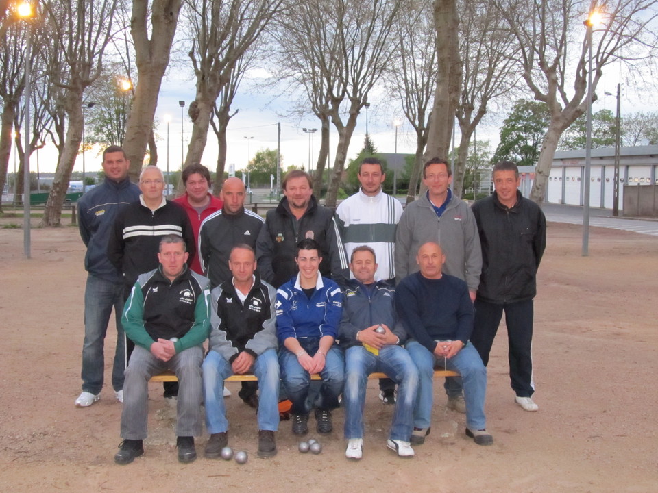 COMMENTRY ( A )  3  - ST REMY EN ROLLAT 8 ( COUPE INTER - SOCIETES )