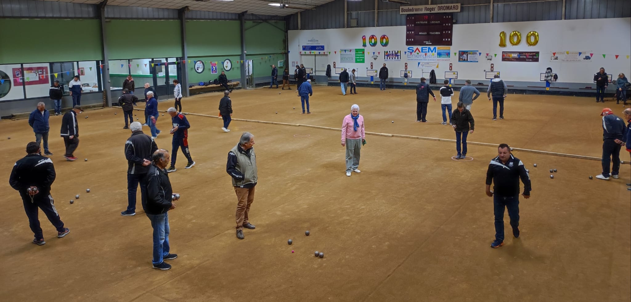 17/11 - Bonne soirée  "beaujolaise" au boulodrome avec le traditionnel concours, en doublettes, cette année