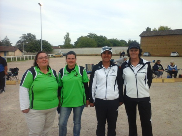 la finale féminine avec les vainqueurs à droite