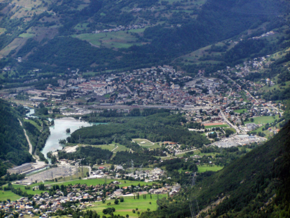 BOURG SAINT MAURICE vu du ciel.