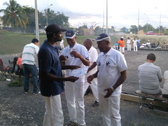 LA REMISE des DIPLÔMES DE CHAMPIONS aux heureux élus par le président de la commission des VETERANS LA REMISE des DIPLÔMES DE CHAMPIONS aux heureux élus par le président de la commission des VETERANS