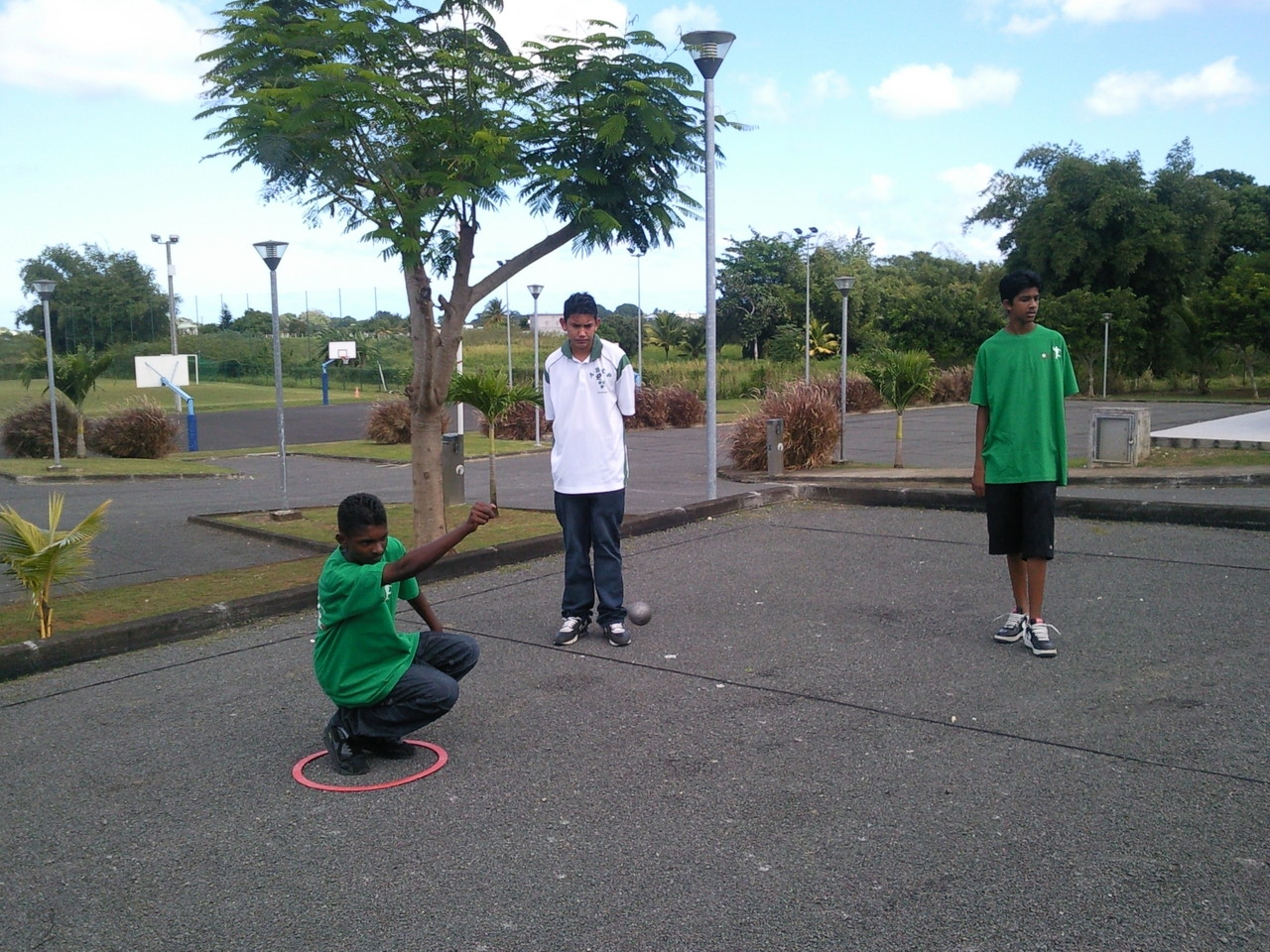 GUILLAUME au point sous les yeux de MARVIN et BRANDON.jpg GUILLAUME au point sous les yeux de MARVIN et BRANDON.jpg