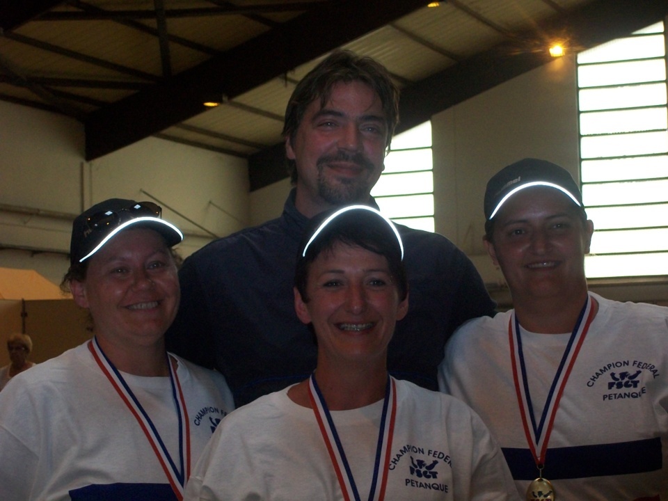 BEY Chantal (Fédinoise), CHAVES Laetitia, KIEFFER Estelle (Fédinoise) et le coach CHAVES Juan