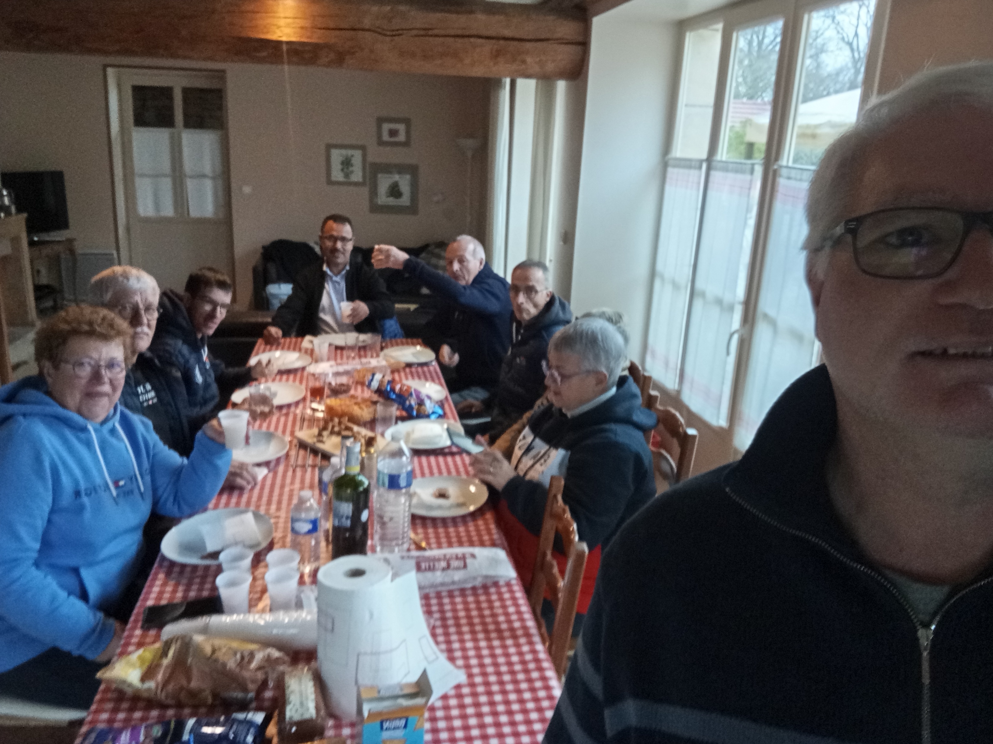 Premier apéro au Gite "Le Plain d'Ahuy" en compagnie de Christophe et Gaêtan