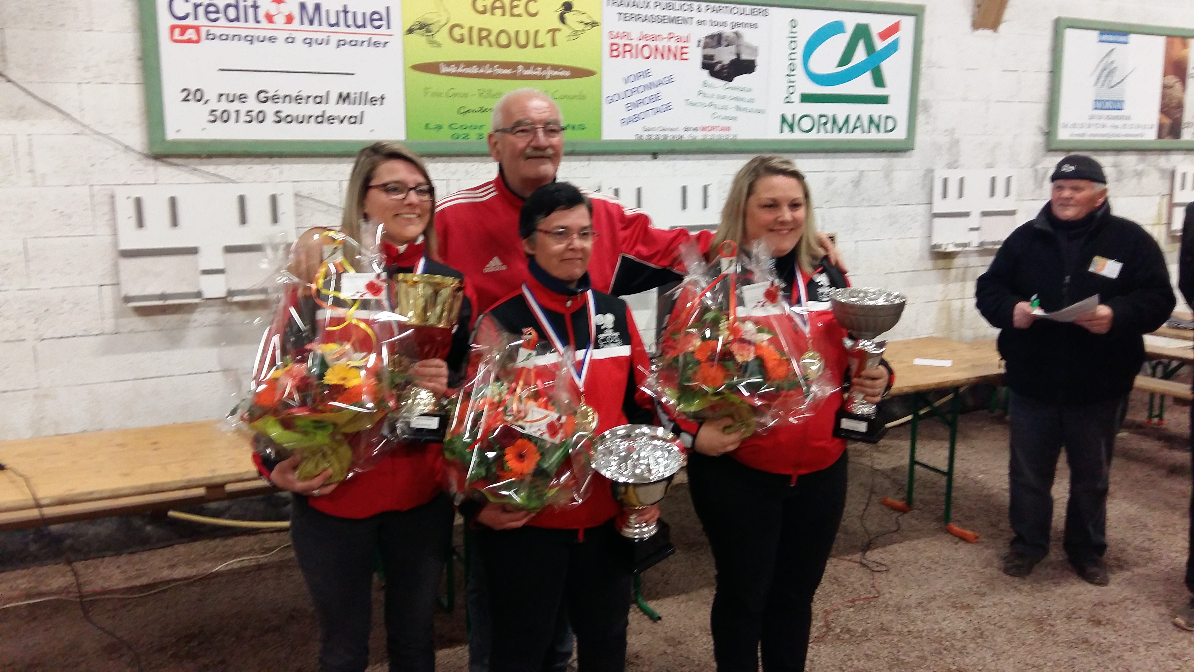 vanessa CLEMENT- stéphanie DELAFOSSE- ornella CLEMENT avec le président roger BRUNET