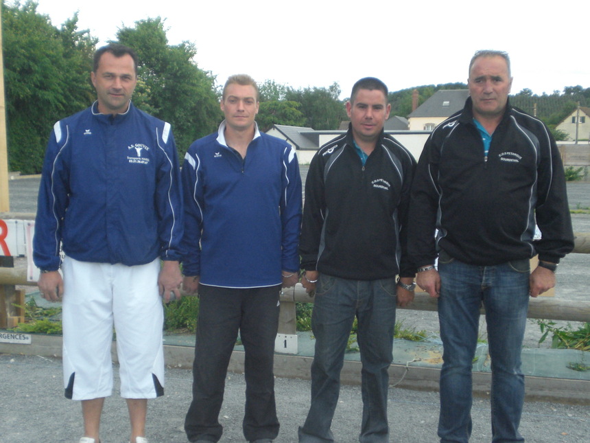 CHAMPION:       DEROUET john - AUMONT daniel  -          FINALISTE :     JAMES franck - BUNEL tony