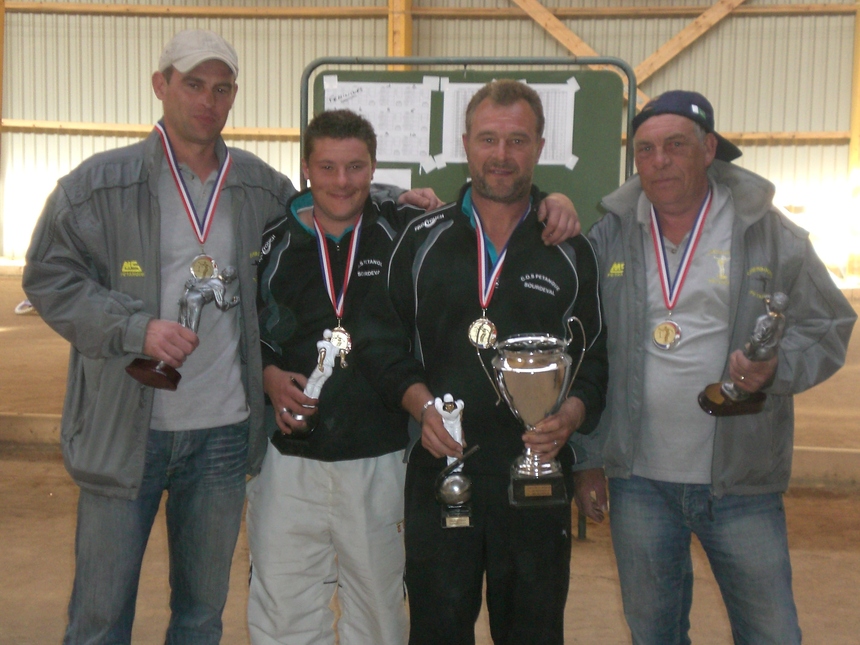 les champions et les finalistes        COURVAL - COURVAL                  ( CHERBOURG )