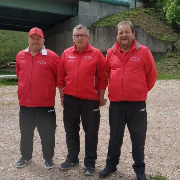 MONIQUE,ALAIN ET KIKI SE QUALIFIENT POUR LE CHAMPIONNAT D'ALLIER TRIPLETTE VÉTÉRAN 