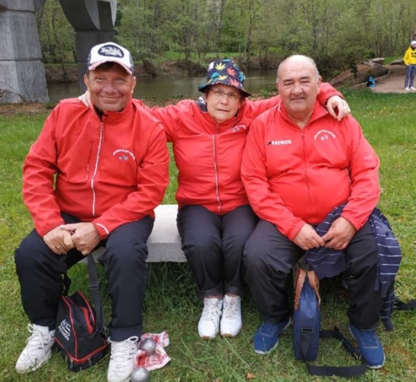 MONIQUE,ALAIN ET KIKI SE QUALIFIENT POUR LE CHAMPIONNAT D'ALLIER TRIPLETTE VÉTÉRAN 