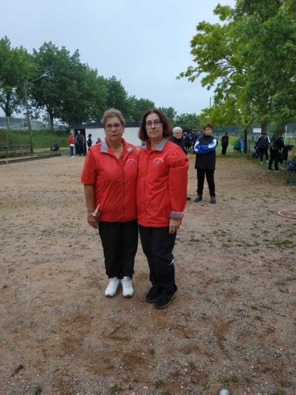 Marie Ange la capitaine de l'équipe associée à Marie en doublette.