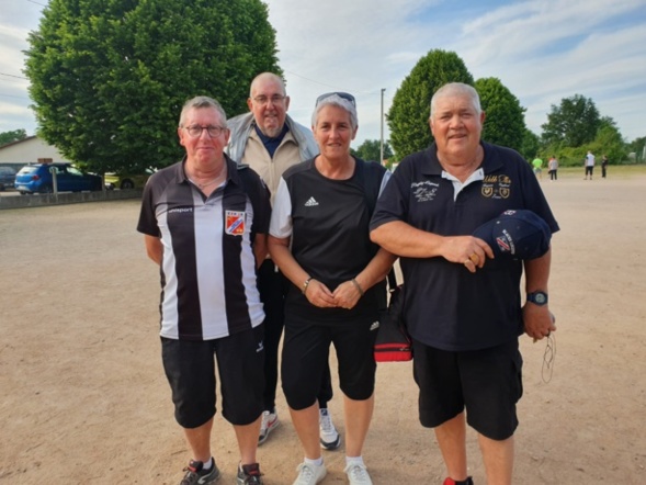 Les vainqueurs du concours C avec l'arbitre Sergio.