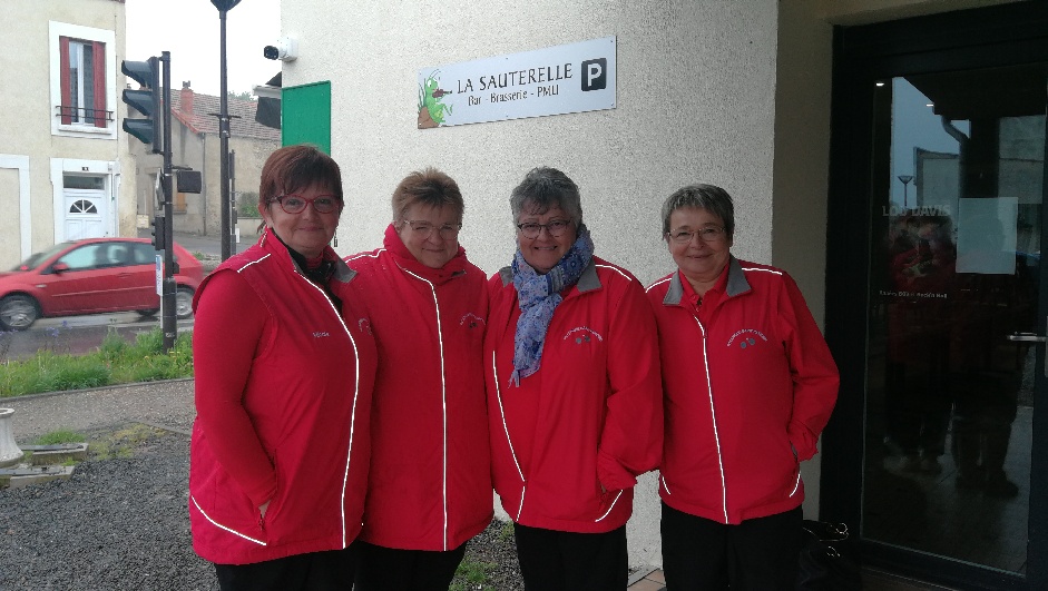 Nicole, Gigi, Eliane et Monique réunies pour la photo souvenir.