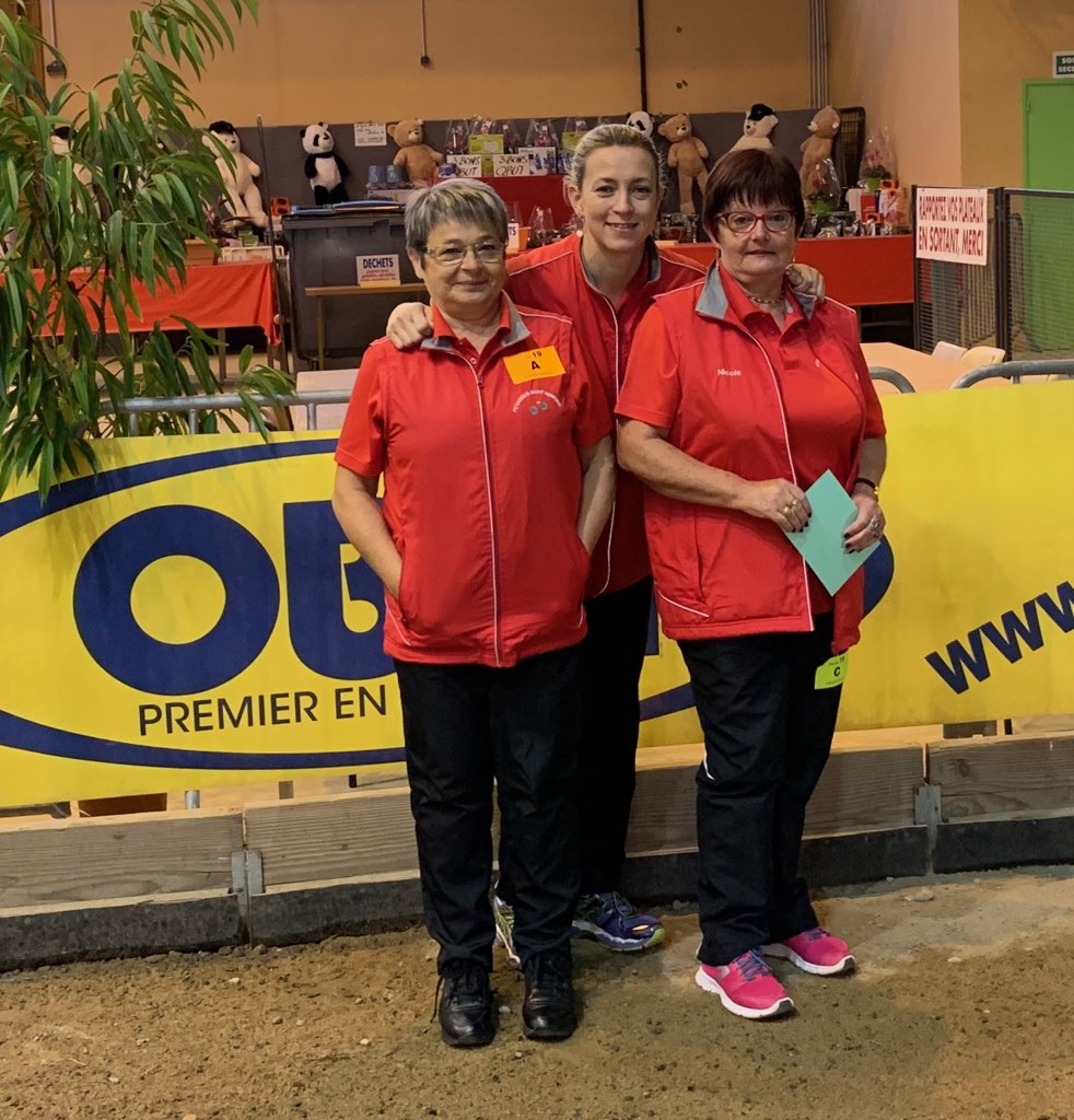 Monique, Sandra et Nicole posant pour la photo souvenir