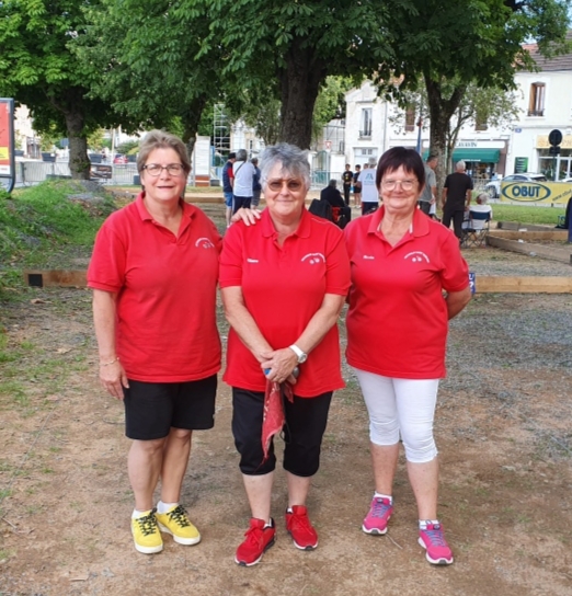 Bravo à Marie Ange, Eliane et Nicole, une des seules équipes totalement féminine à avoir eu le courage d'affronter ces messieurs lors de cette compétition !