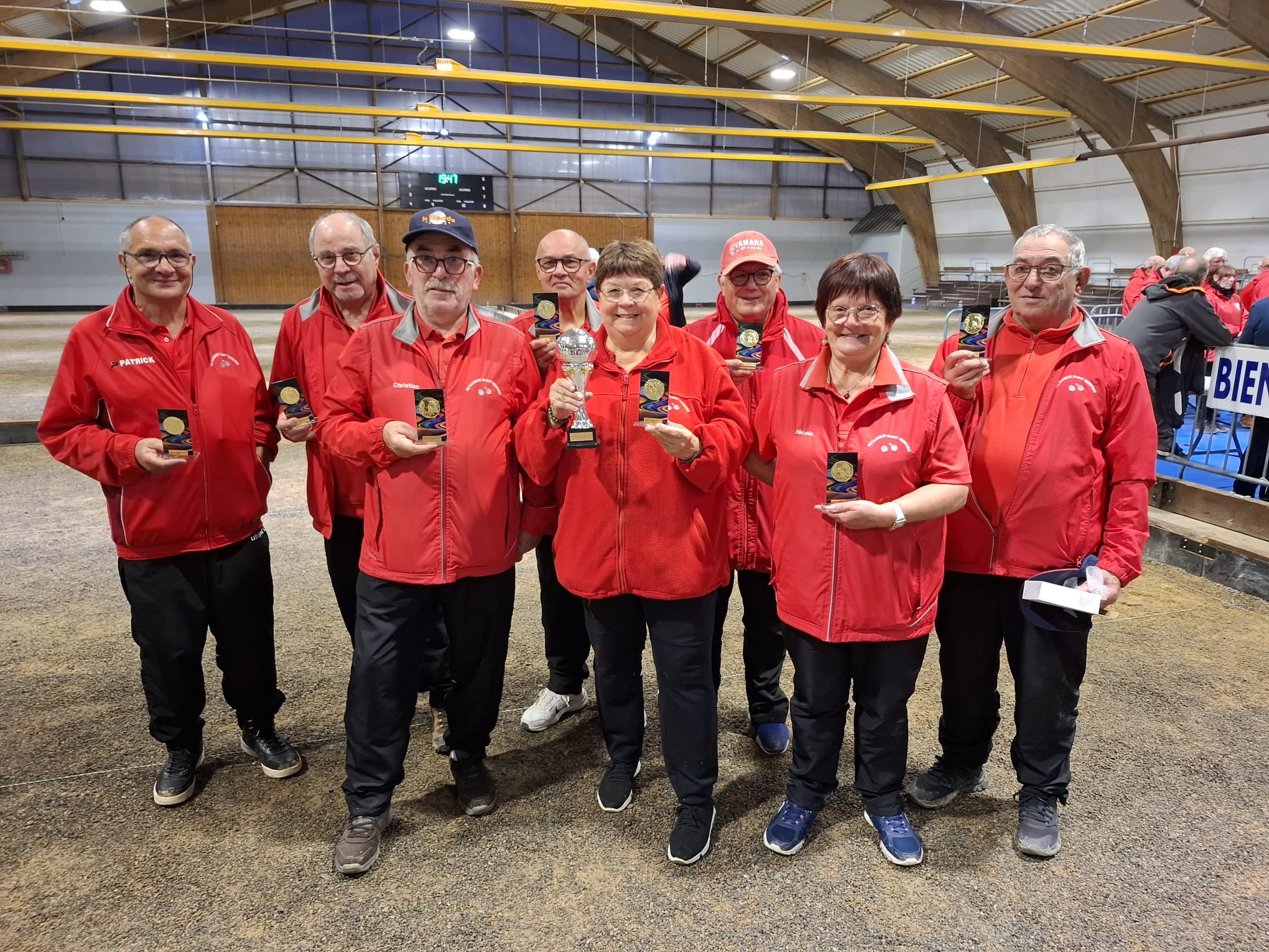 L'équipe vice championne d'Allier : Gérard, Mario, Christian, Michel, Papaye, Jacky, Nicole et Daniel !