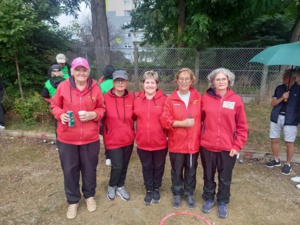 L'équipe SVCP qui s'est classée 8ème : Christiane, Patricia, Narthalie, Fabienne et Pascale (coach),