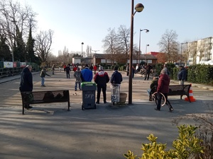 Vue sur le concours, du monde sur le boulodrome