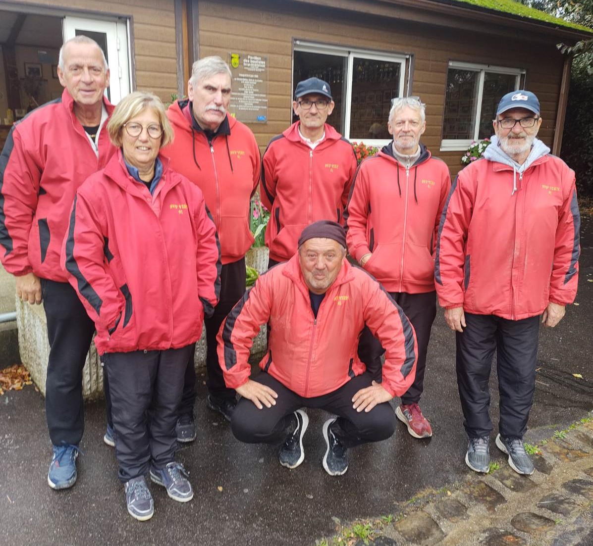 L'équipe SVCP 3 : Jean-Luc, Fabienne, Jean-Michel, Daniel, Richard (joueur et coach) et Christian. Accroupi : Vincent