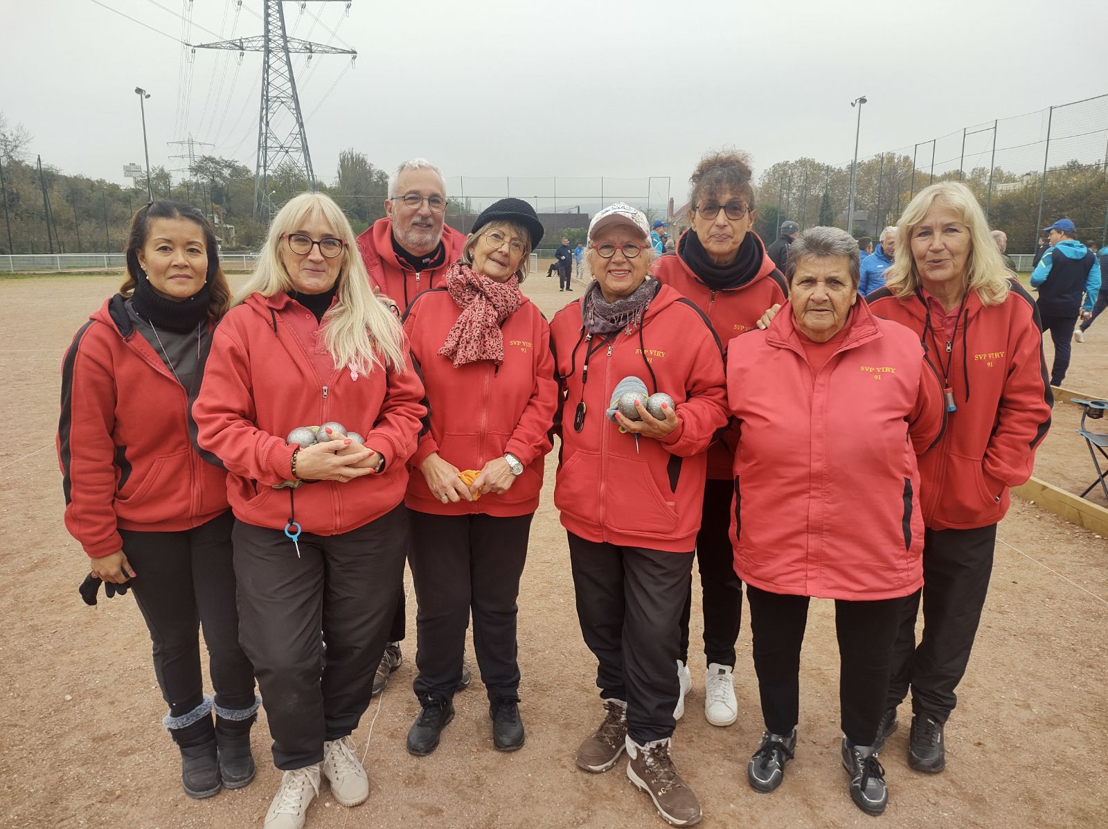 L'équipe SVCP 2 : Popi, Véronique, Luis (coach), Claudine, Luinda, Annie, Claude et Yannick