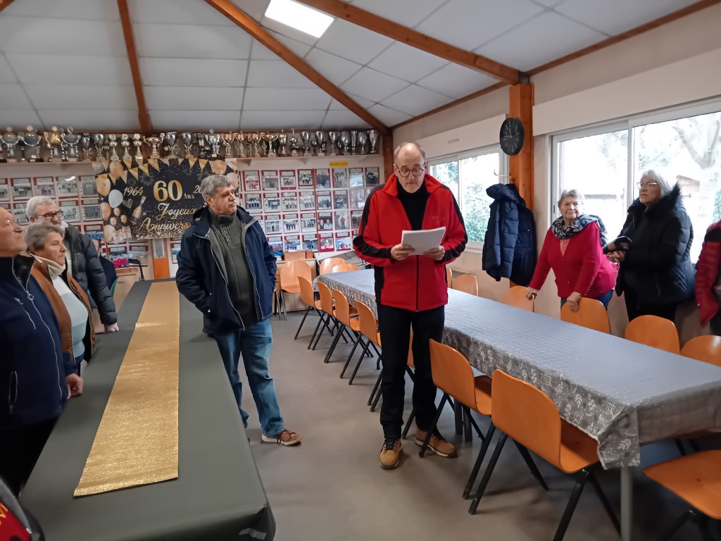 Le président Didier Gardet en plein discours. A gauche, son frère René, le trésorier