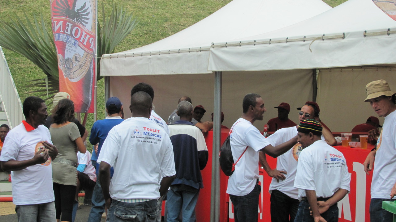 Un café à la buvette avant le début des parties Un café à la buvette avant le début des parties