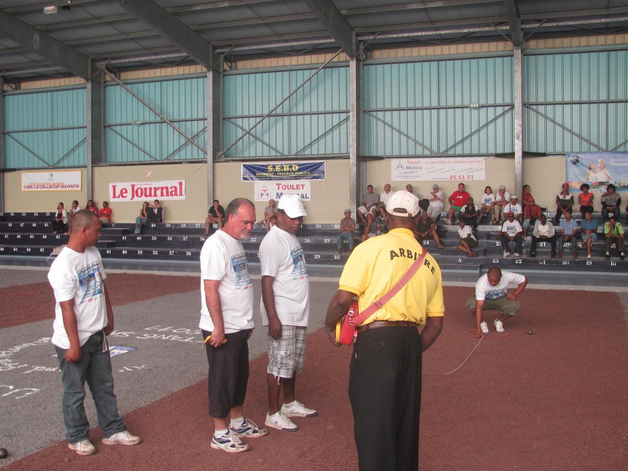 Monsieur l'arbitre explique! Monsieur l'arbitre explique!