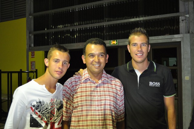 Dominique, bien entouré aussi! Dominique, bien entouré aussi!