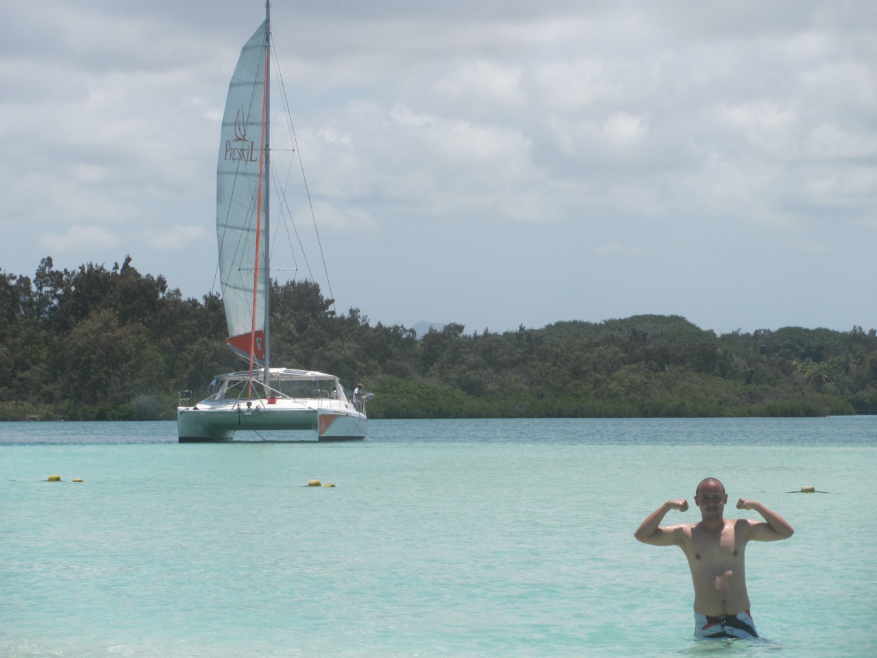 Fabien a pas compris que le concours de biceps est terminé! Fabien a pas compris que le concours de biceps est terminé!