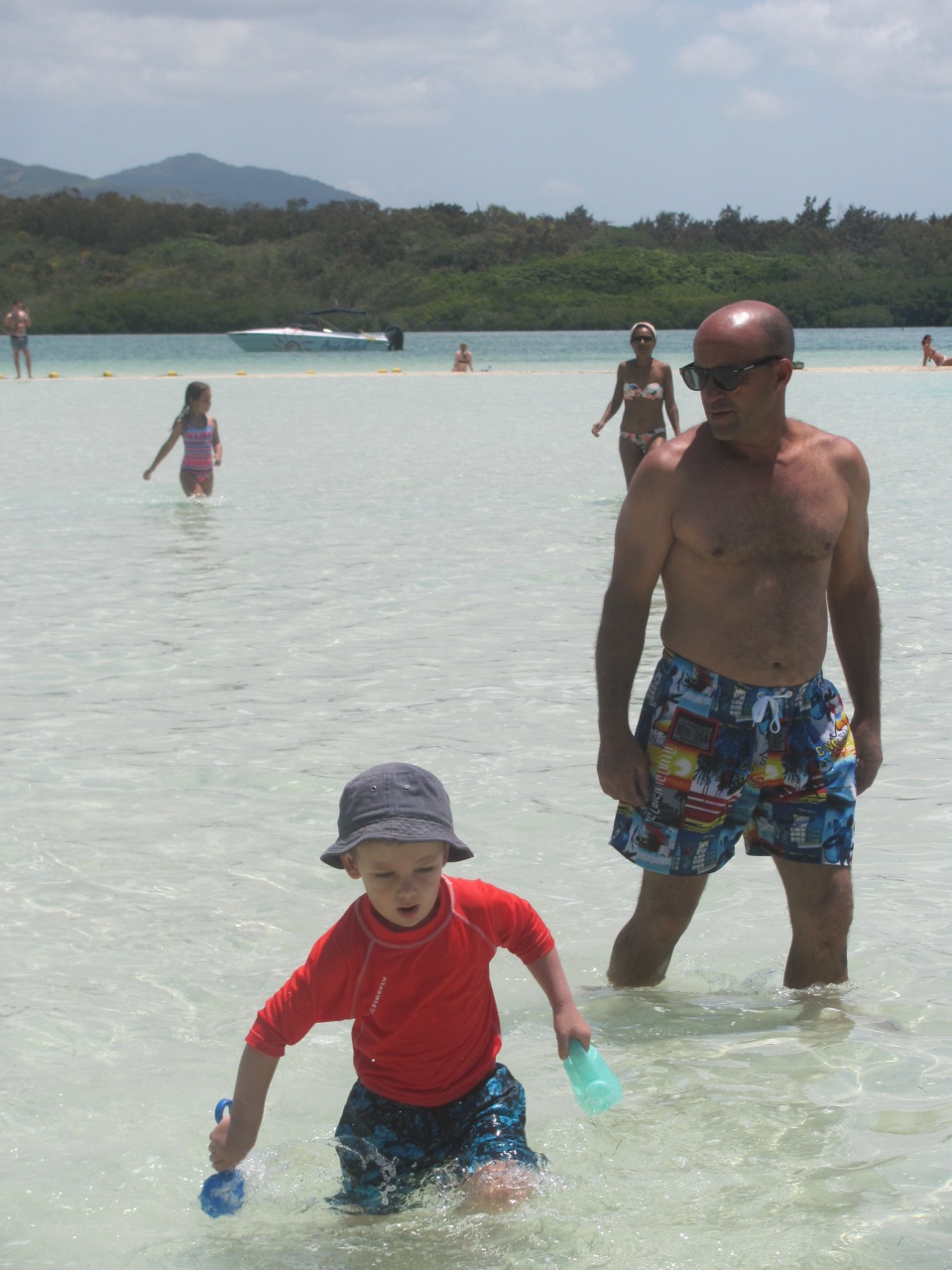 Louis avant qu'il perde son arrosoir. Louis avant qu'il perde son arrosoir.