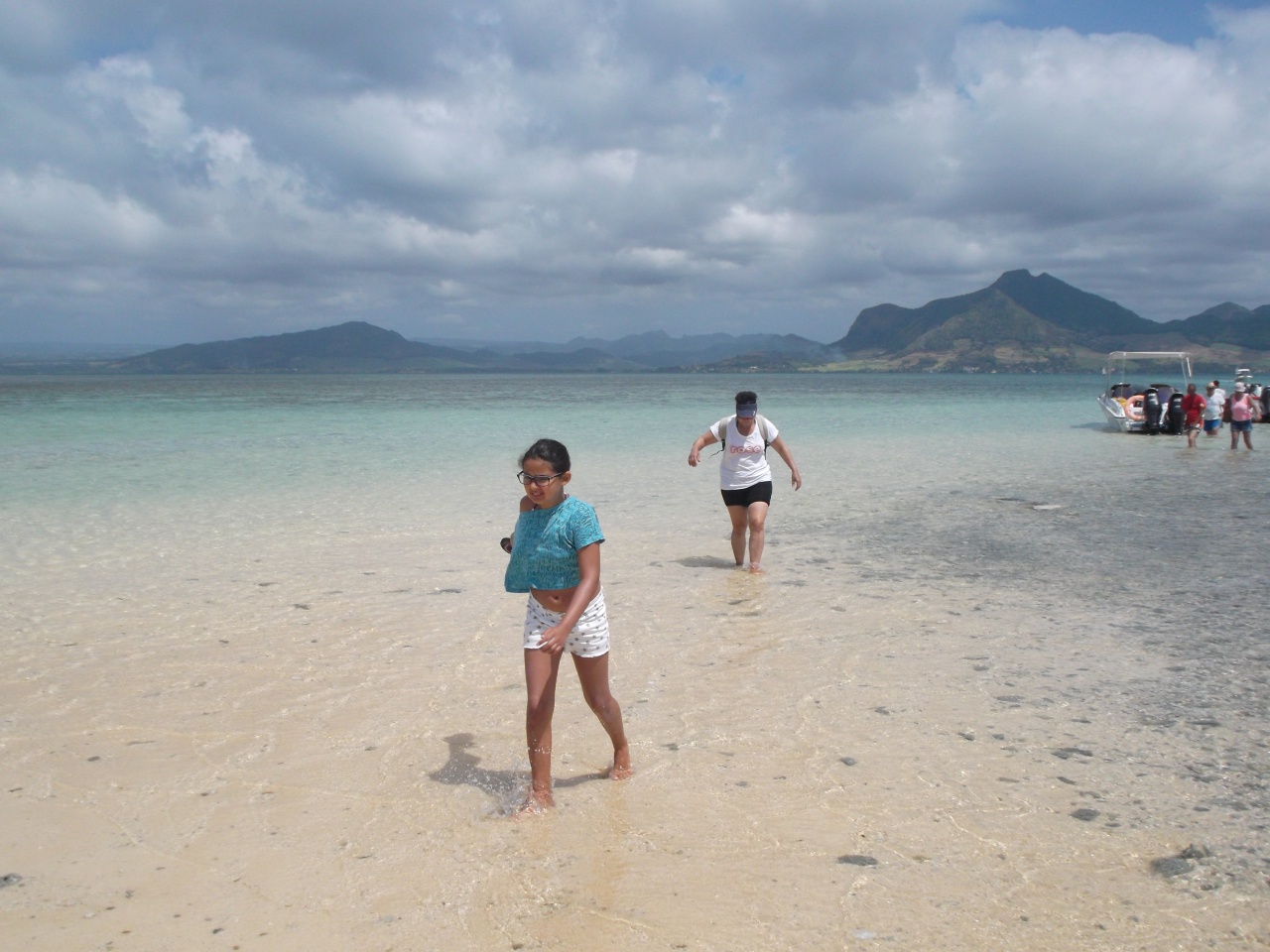 Marche dans l'eau. Ya Pire! Marche dans l'eau. Ya Pire!